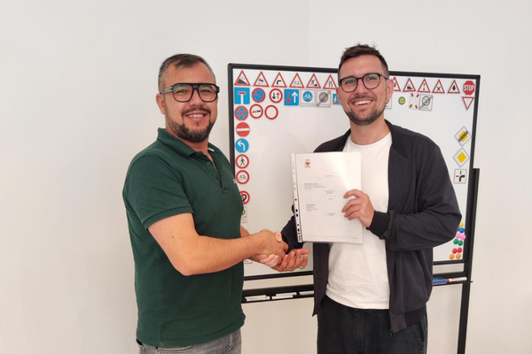 Partnerschaft - Fahrschule Ali's Driving School